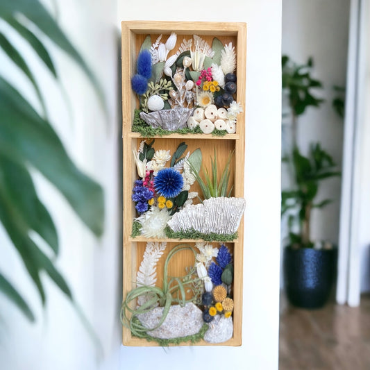 Vertical bamboo airplant frame with blue flowers and two airplants