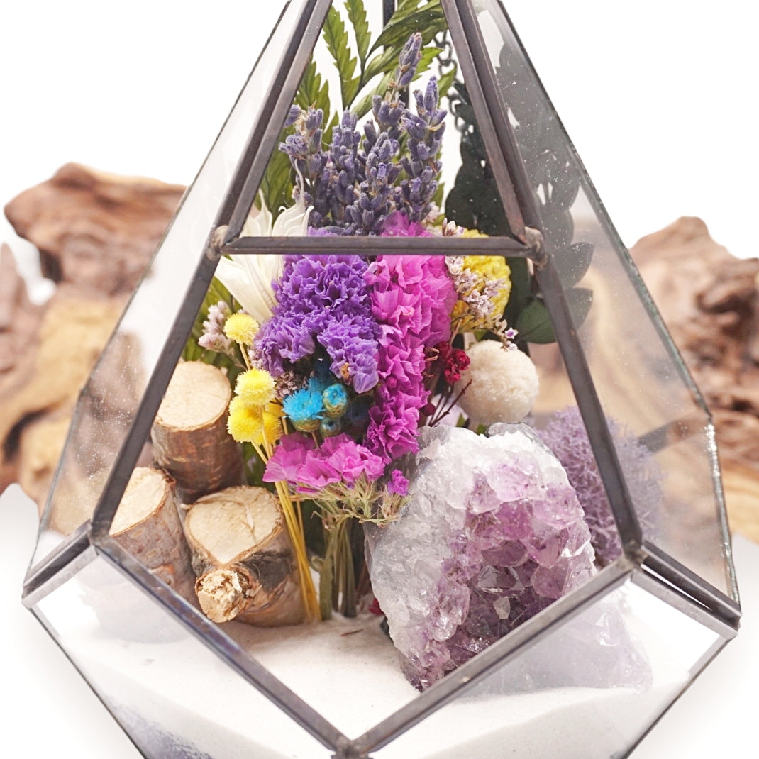 Grand terrarium victorien avec cristal d'améthyste